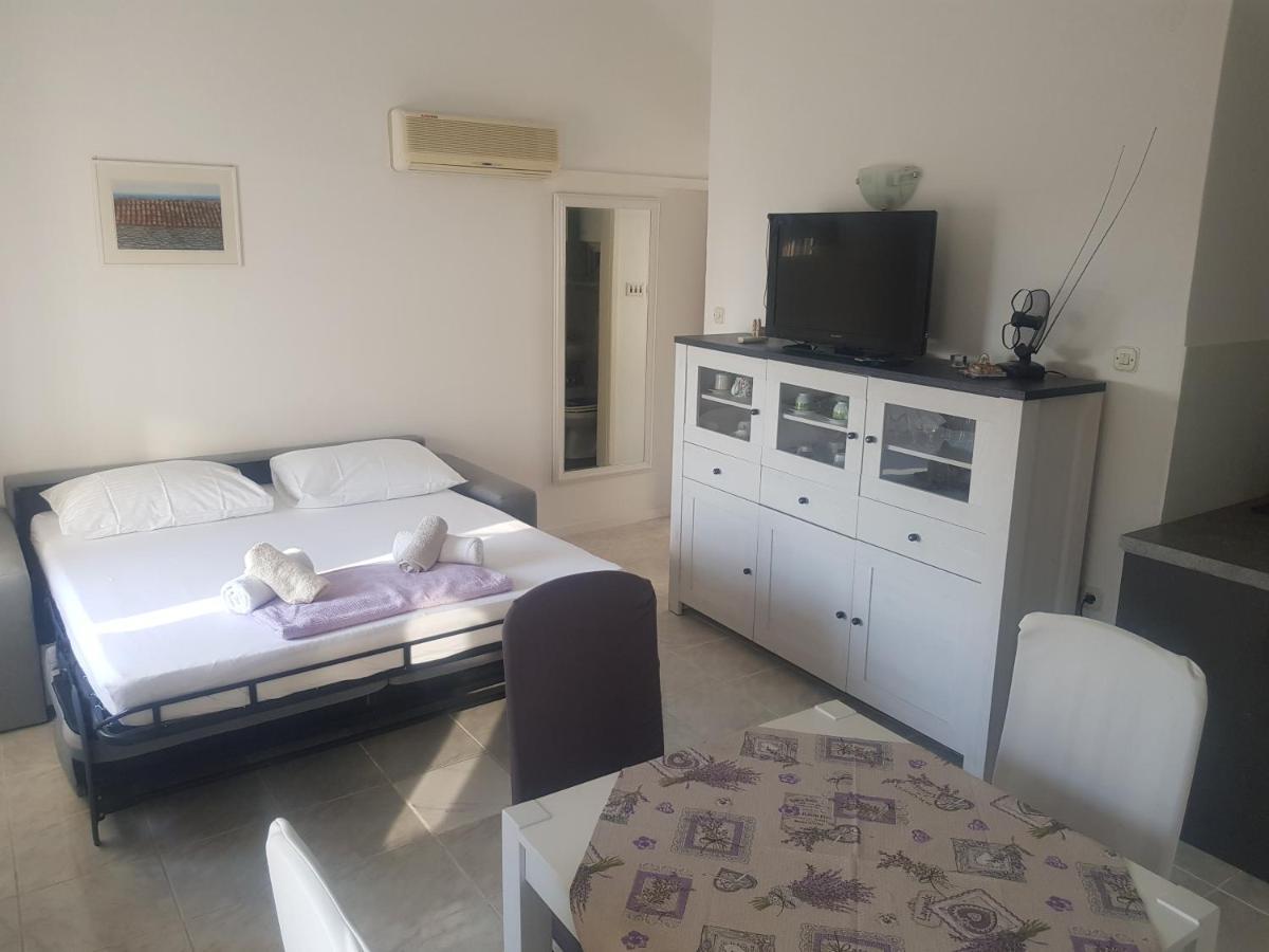 Studio Apartment Jelinek Brela Bilik gambar