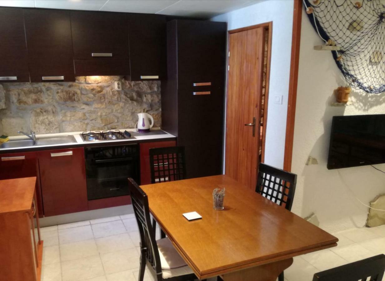 Studio Apartment Jelinek Brela Luaran gambar