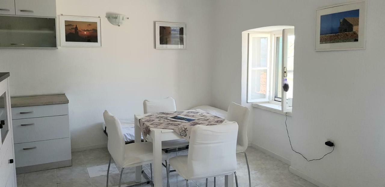 Studio Apartment Jelinek Brela Luaran gambar